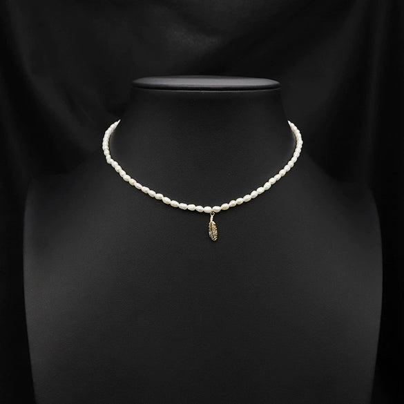 Wholesale Women's Freshwater Pearl Clavicle Chain Necklace With Geometric Design And Electroplating Treatment