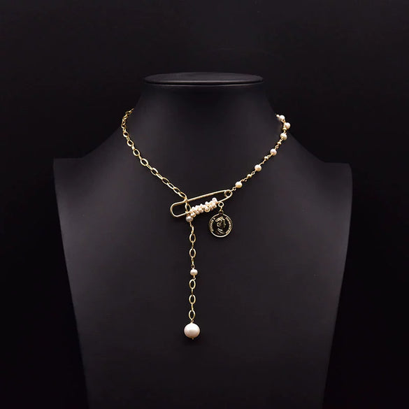 Wholesale Women's Freshwater Pearl Clavicle Chain Necklace With Geometric Design And Electroplating Treatment
