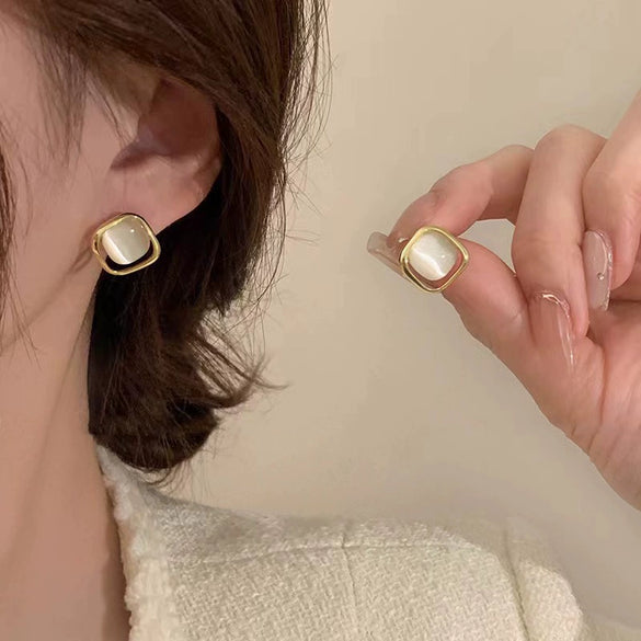 Wholesale Women's Geometric Alloy Earrings With 225 Silver Needles And Cat's Eye Stones Electroplated