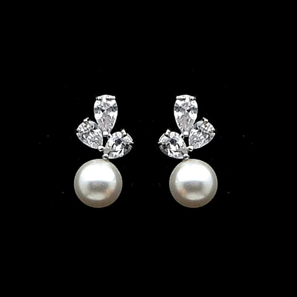 Wholesale Women's Geometric Copper Artificial Pearl And Zircon Earrings With Electroplating