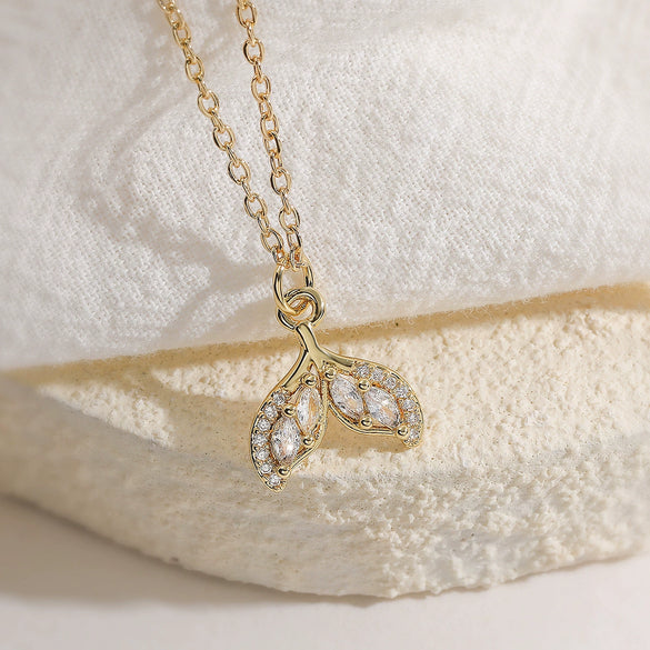 Wholesale Women's Geometric Copper 18K Gold Plated Zircon Motherofpearl Fishtail Pendant Necklace
