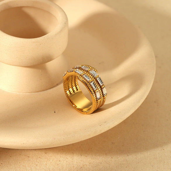 Wholesale Women's Geometric Diamondencrusted 18K Gold Plated Stainless Steel Ring Retro Jewelry Waterproof Hypoallergenic