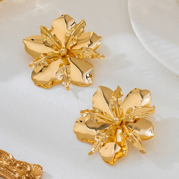 Wholesale Women's Geometric Electroplated Alloy Threedimensional Large Flower Earrings And Jewelry Set