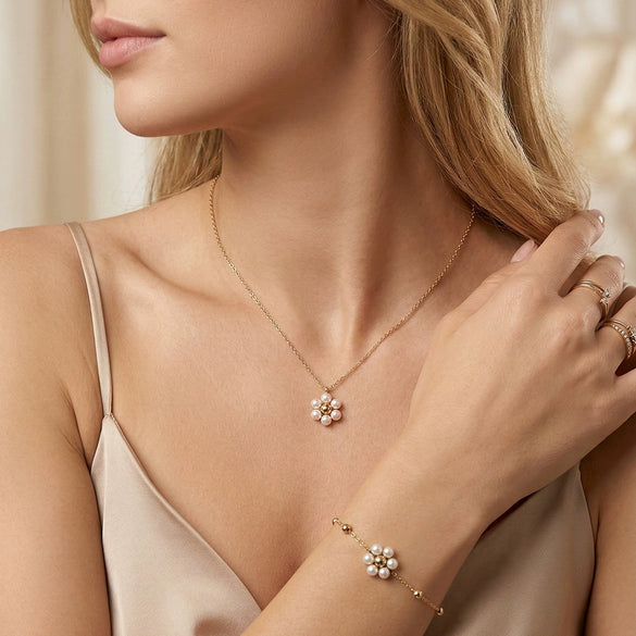 Wholesale Women's Geometric Floral Pearl Stainless Steel Electroplated Bracelet With Original Design
