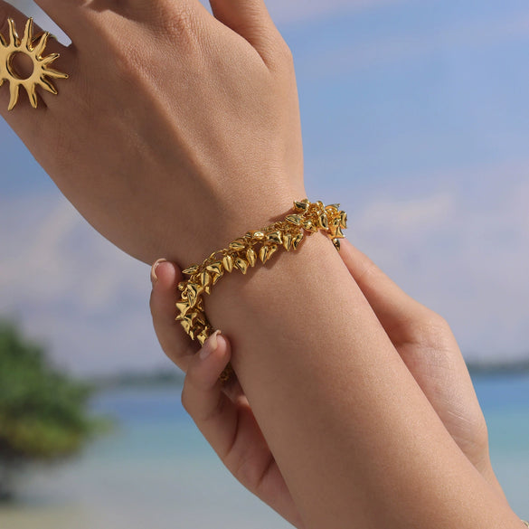 Wholesale Women's Geometric Heart Splicing Tassel Stainless Steel Goldplated Bracelet Fashionable Accessories