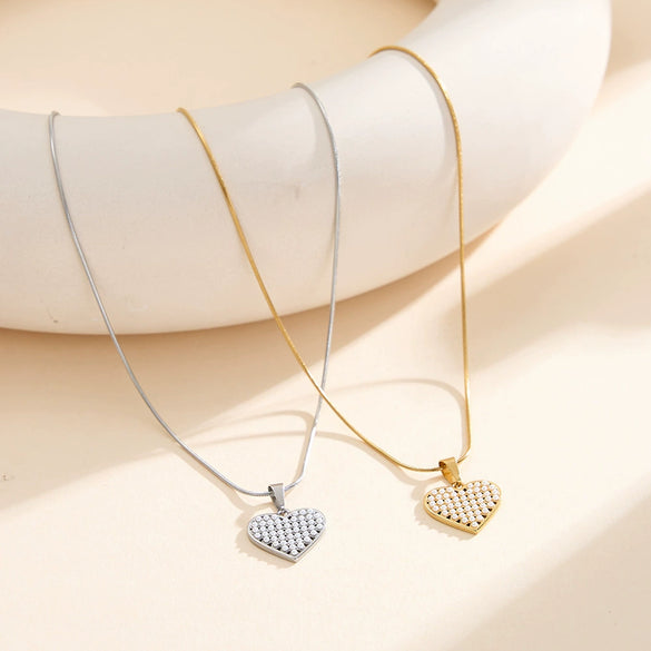 Wholesale Women's Geometric Heartshaped Stainless Steel Shell Pearl Titanium Steel Electroplated Calendering Chain Necklace
