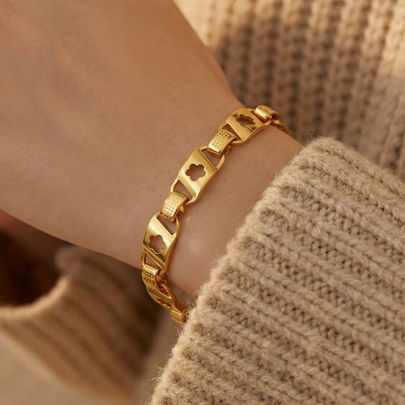Wholesale Women's Geometric Hollow Flowershaped Stainless Steel Electroplated Bracelet