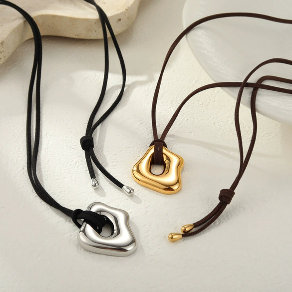 Wholesale Women's Geometric Hollow Stainless Steel Electroplated Pendant Necklace