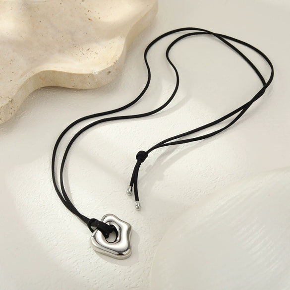 Wholesale Women's Geometric Hollow Stainless Steel Electroplated Pendant Necklace