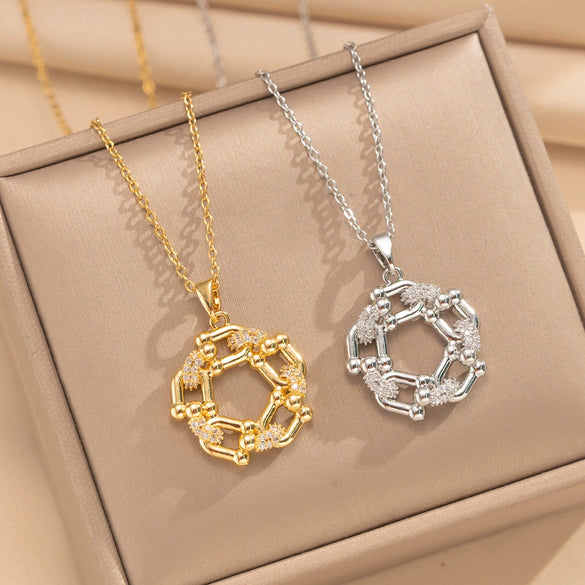 Wholesale Women's Geometric Horseshoeshaped Goldplated Copper Necklace With Zircon Inlay And Oshaped Chain Light Luxury Design