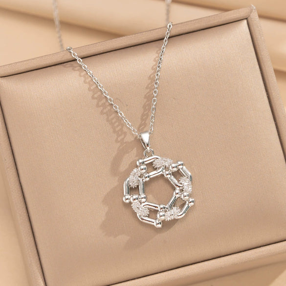 Wholesale Women's Geometric Horseshoeshaped Goldplated Copper Necklace With Zircon Inlay And Oshaped Chain Light Luxury Design