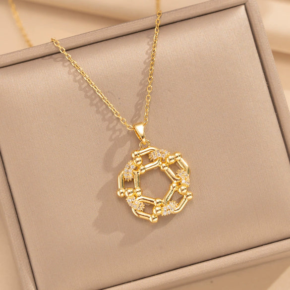 Wholesale Women's Geometric Horseshoeshaped Goldplated Copper Necklace With Zircon Inlay And Oshaped Chain Light Luxury Design