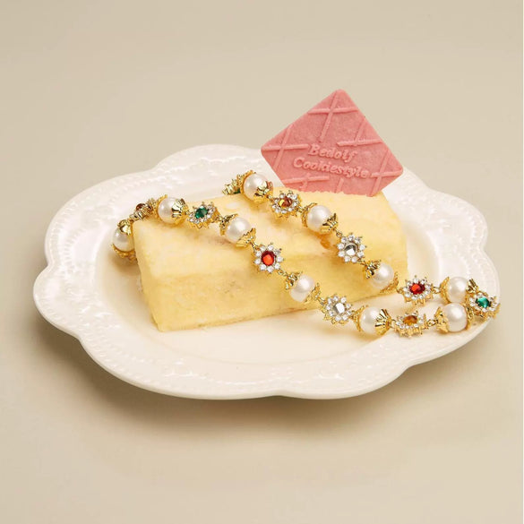 Wholesale Women's Geometric Imitation Pearl Electroplated 18K Gold Hand Chain Necklace