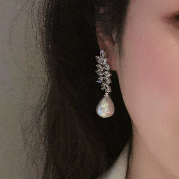 Wholesale Women's Geometric Lady Style Dropshaped Leaf Imitation Pearl Copper Earrings
