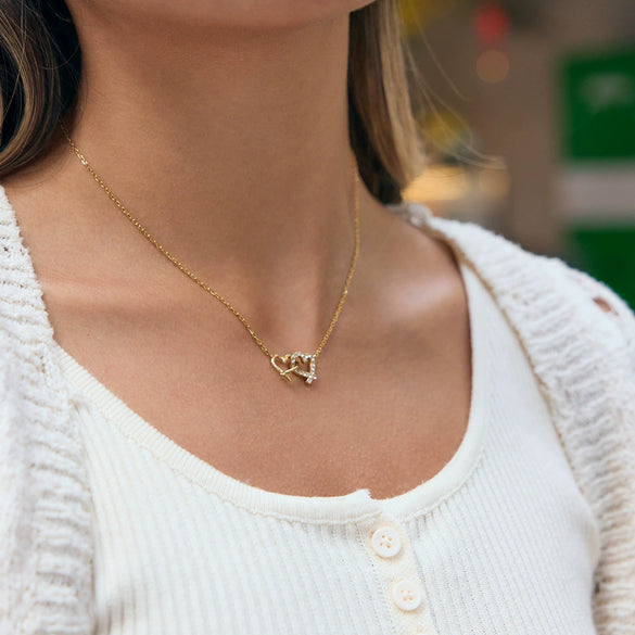 Wholesale Women's Geometric Pattern Electroplated Stainless Steel Interlocking Heart Necklace Jewelry