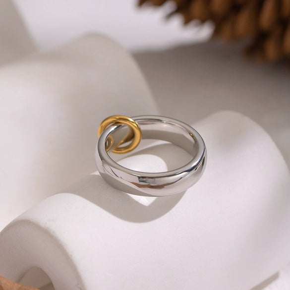 Wholesale Women's Geometric Round Stainless Steel Ring With Pvd Furnace Vacuum Real Gold Plating And Gold And Silver Mixed Color