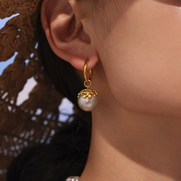 Wholesale Women's Geometric Shell Pearl Flower Stainless Steel Electroplated Earrings
