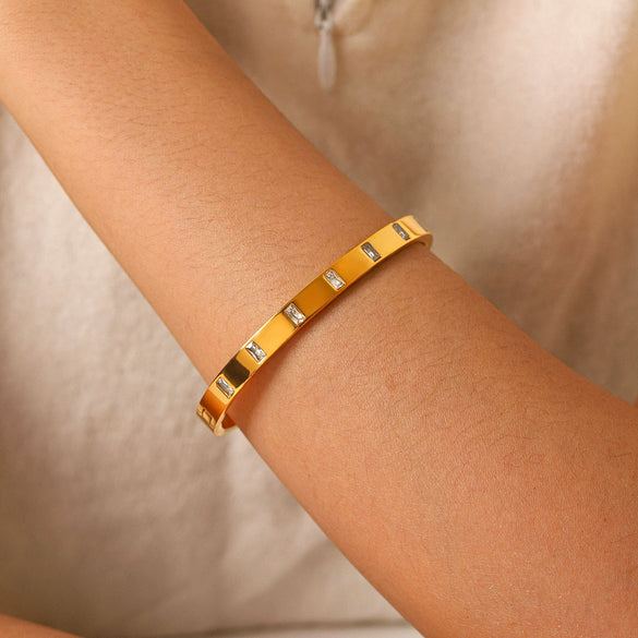 Wholesale Women's Geometric Stainless Steel Electroplated Bracelet With Zircon