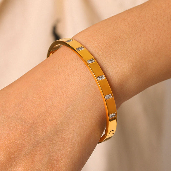 Wholesale Women's Geometric Stainless Steel Electroplated Bracelet With Zircon