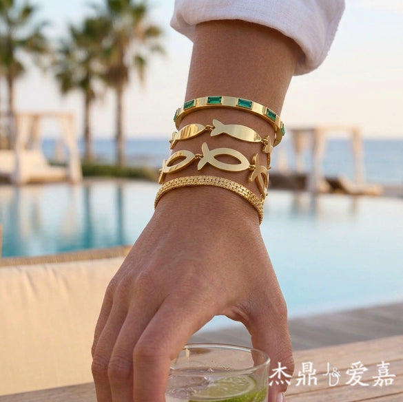 Wholesale Women's Geometric Stainless Steel Electroplated Fish Bracelet Hand Jewelry