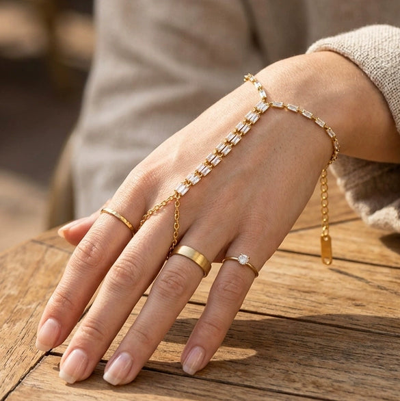 Wholesale Women's Geometric Stainless Steel Electroplated Interlocking Bracelet