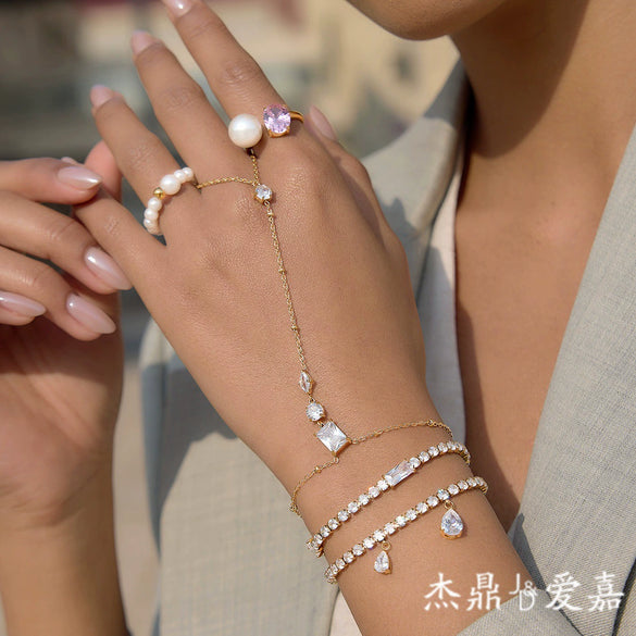 Wholesale Women's Geometric Stainless Steel Electroplated Interlocking Stackable Bracelet Jewelry Hand Accessory