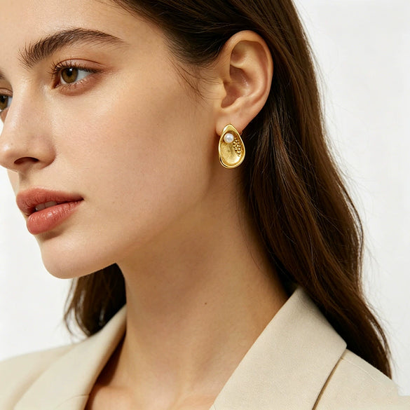 Wholesale Women's Geometric Stainless Steel Electroplated Pearl Stud Earrings With Unique Texture