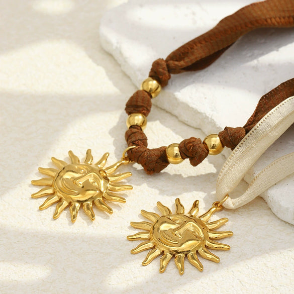 Wholesale Women's Geometric Stainless Steel Electroplated Sun Emoji Pendant Necklace