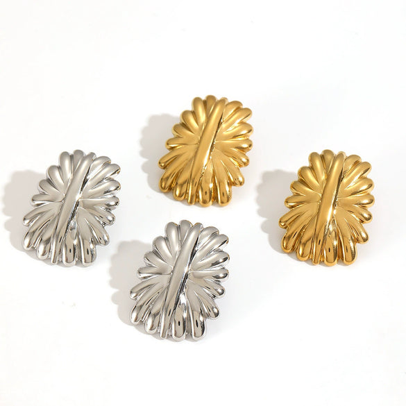 Wholesale Women's Geometric Stainless Steel Flowershaped Earrings With Pvd Furnace Vacuum Real Gold Plating