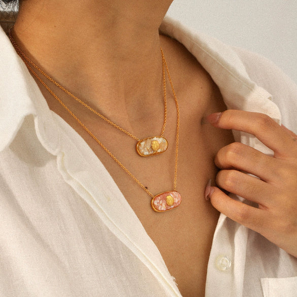 Wholesale Women's Geometric Stainless Steel Glued Shell Pendant Necklace With O Word Chain