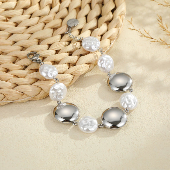 Wholesale Women's Geometric Stainless Steel 18K Electroplated Round Pendant Bracelet In Light Luxury Style