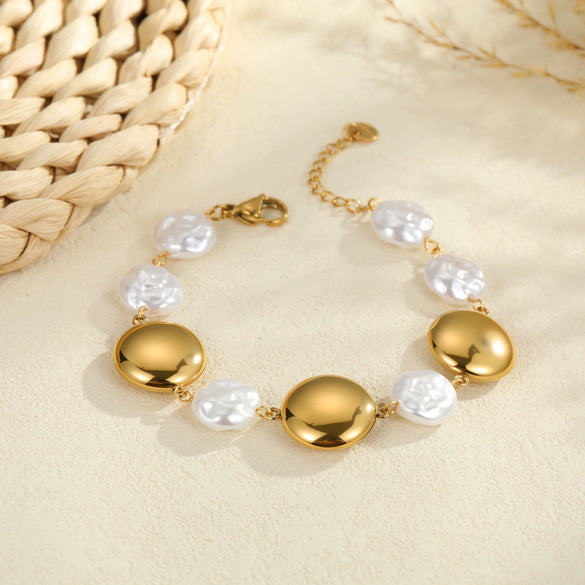 Wholesale Women's Geometric Stainless Steel 18K Electroplated Round Pendant Bracelet In Light Luxury Style