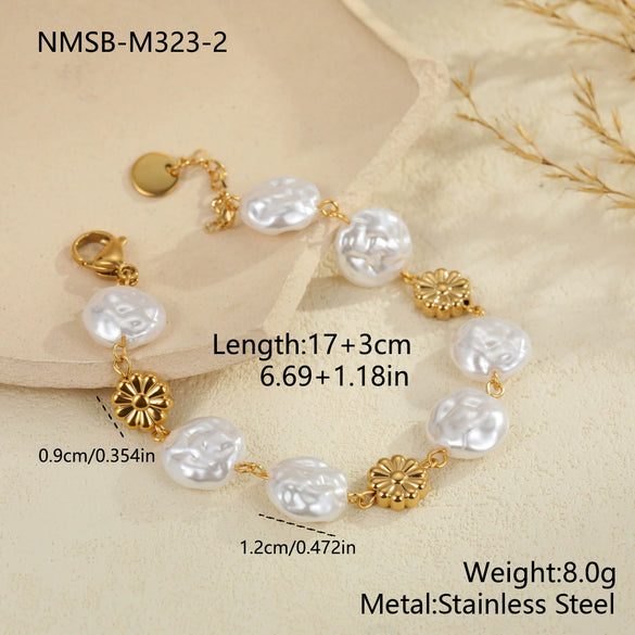 Wholesale Women's Geometric Stainless Steel 18K Electroplated Round Pendant Bracelet In Light Luxury Style