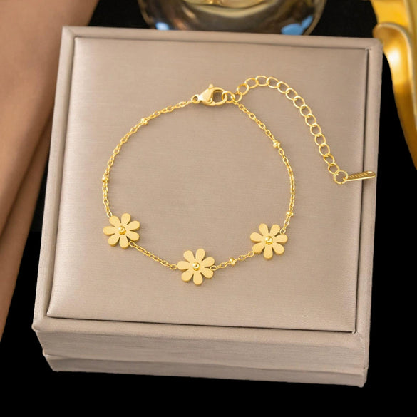 Wholesale Women's Geometric Stainless Steel Real Gold Plated Bracelet With Four Leaf Clover Pendant