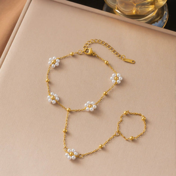 Wholesale Women's Geometric Stainless Steel Real Gold Plated Bracelet With Four Leaf Clover Pendant