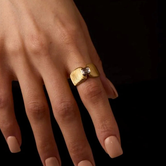Wholesale Women's Geometric Stainless Steel Ring With 18K Gold Electroplated Titanium Steel French Retro Style