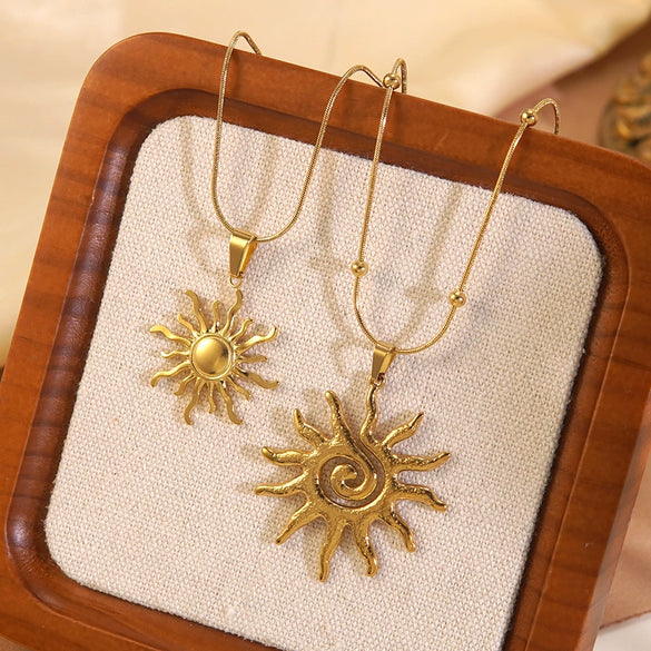 Wholesale Women's Geometric Stainless Steel Stamped Sun Turbine Necklace Light Luxury Minimalist Jewelry