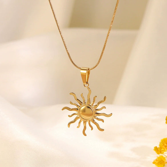 Wholesale Women's Geometric Stainless Steel Stamped Sun Turbine Necklace Light Luxury Minimalist Jewelry