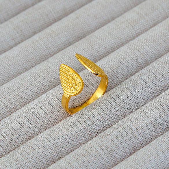 Wholesale Women's Geometric Stainless Steel Titanium Steel Ring With Geometric Plants And Flowers Pattern 18K Gold Electroplated Ins Style