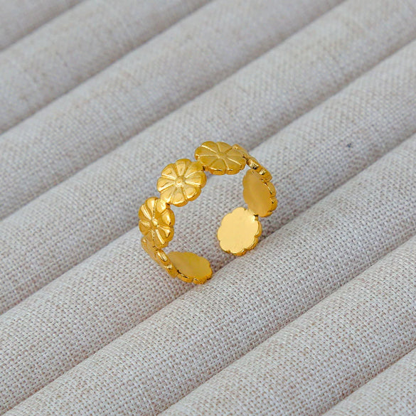 Wholesale Women's Geometric Stainless Steel Titanium Steel Ring With Geometric Plants And Flowers Pattern 18K Gold Electroplated Ins Style