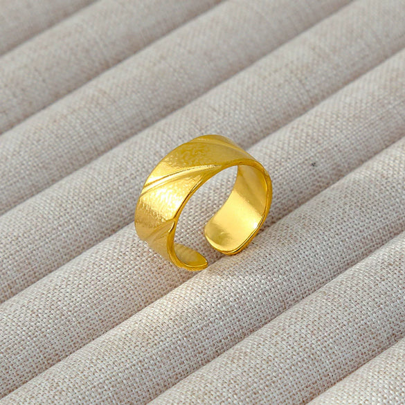 Wholesale Women's Geometric Stainless Steel Titanium Steel Ring With Geometric Plants And Flowers Pattern 18K Gold Electroplated Ins Style