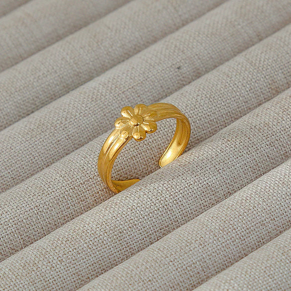 Wholesale Women's Geometric Stainless Steel Titanium Steel Ring With Geometric Plants And Flowers Pattern 18K Gold Electroplated Ins Style