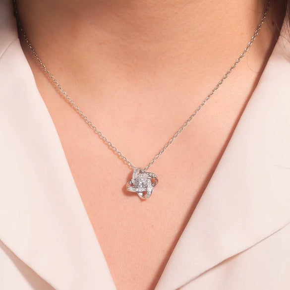 Wholesale Women's Geometric Sterling Silver Clover Eternal Knot Ochain Necklace With Electroplating