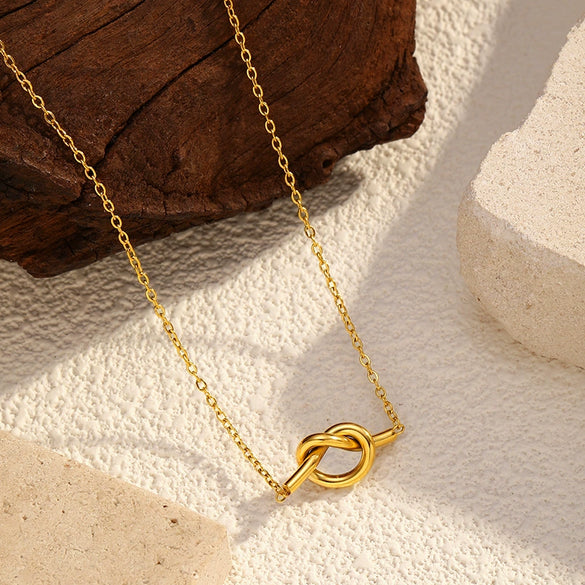 Wholesale Women's Geometric Titanium Steel Electroplated Clavicle Necklace