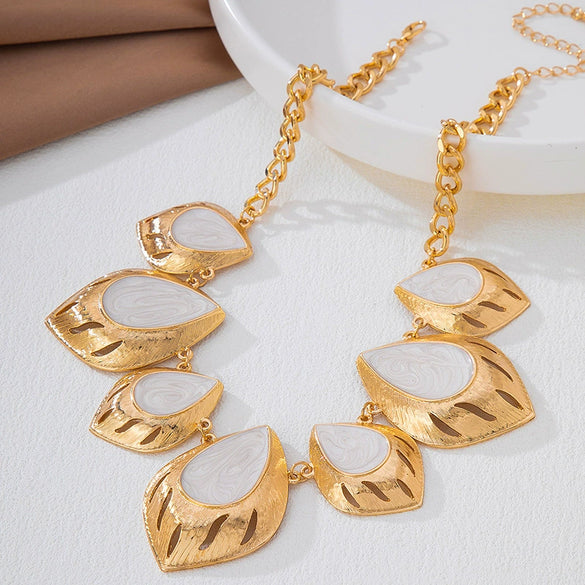 Wholesale Women's Geometric Water Dropshaped And Flowershaped Alloy Necklace With Electroplating Design