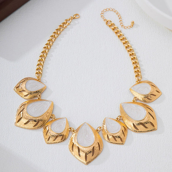 Wholesale Women's Geometric Water Dropshaped And Flowershaped Alloy Necklace With Electroplating Design