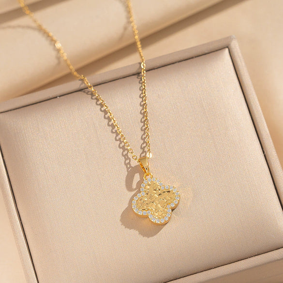 Wholesale Women's Gold Plated Copper And Zircon Fourleaf Clover Pendant Necklace With O Word Chain Light Luxury Style