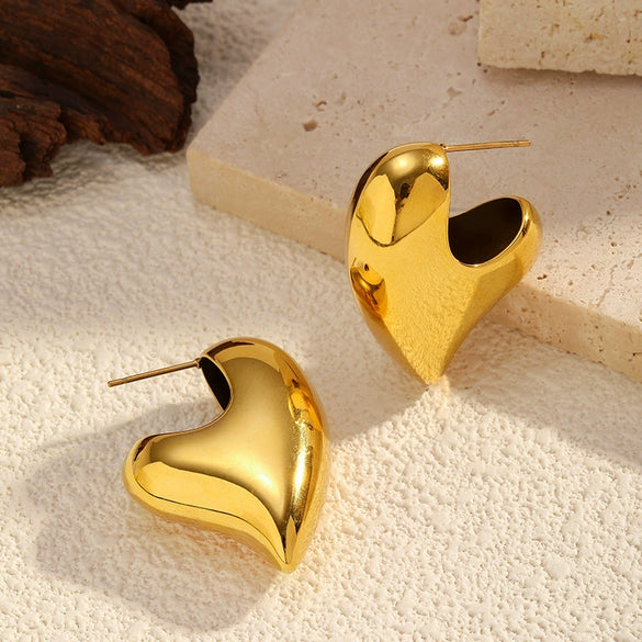 Wholesale Women's Gold Plated Stainless Steel Geometric And Heartshaped Stud Earrings With Light Luxury And Highend Feel