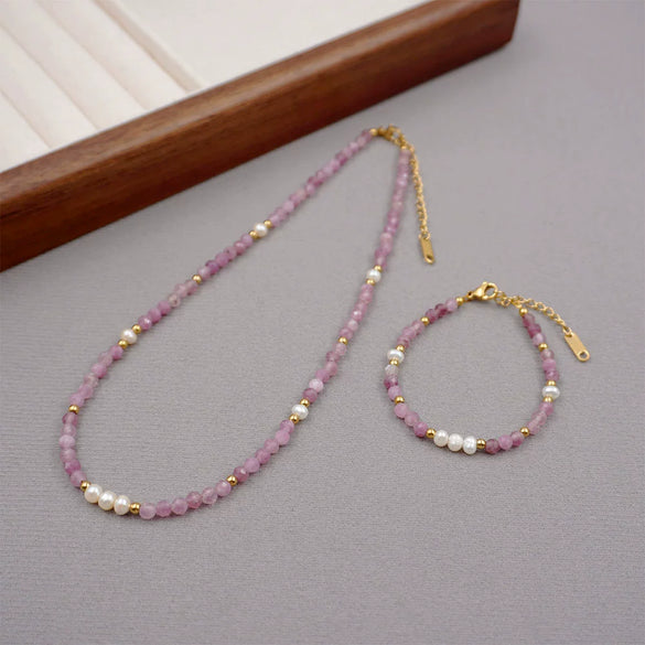 Wholesale Women's Handmade Geometric Artificial Crystal And Freshwater Pearl Clavicle Necklace