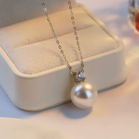 Wholesale Women's Handmade Natural Pearl Geometric Pendant Necklace Clavicle Chain Light Luxury Style